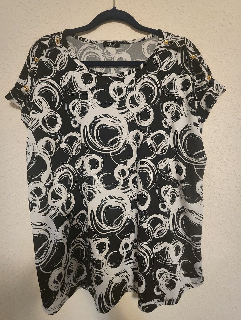 AUW Black & White Swirl Print Short Sleeve Top